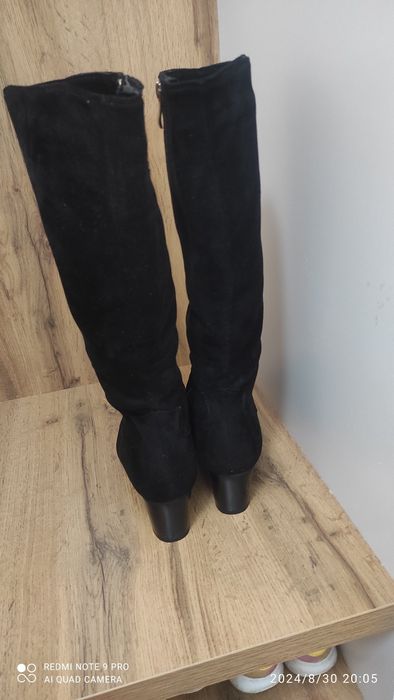 Продам новые замшевые сапоги