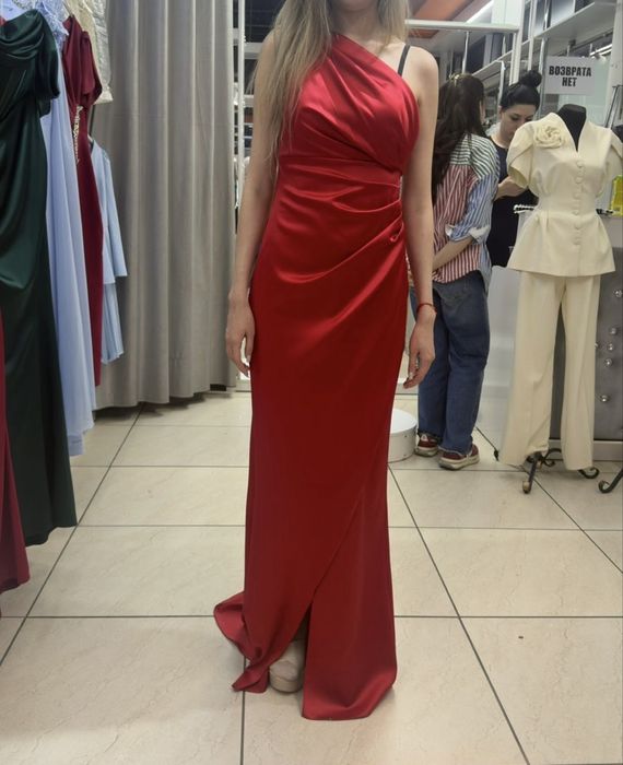 Вечернее платье шикарное