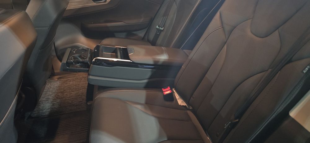 Hongqi Eqm 5 , 500 тали