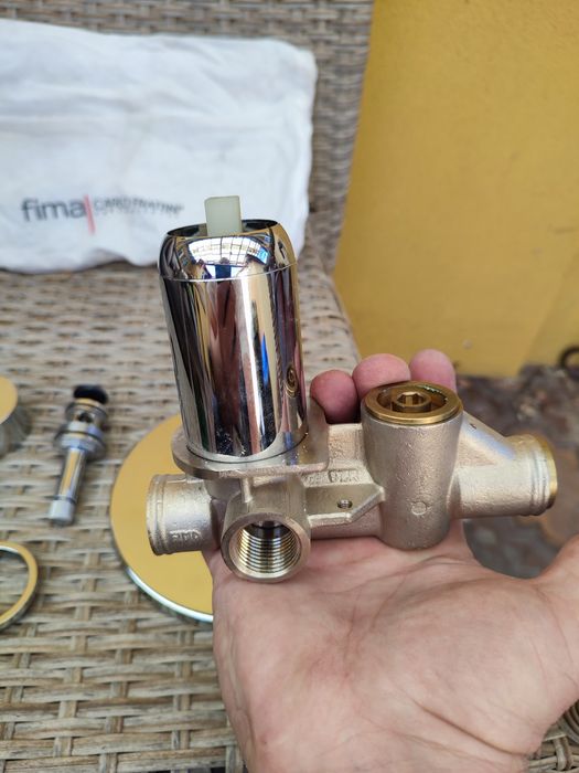 Robinet (baterie) monocomanda pară și duș clopot incastrabila FIMA