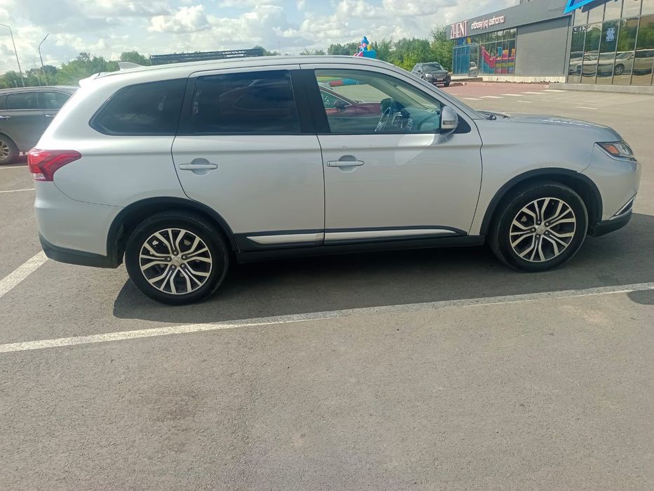 Mitsubishi outlander 2017 г.
