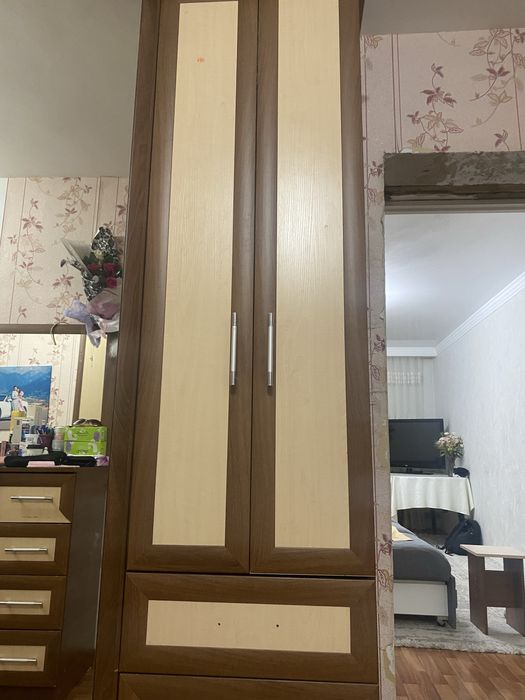 Большой шкаф  с зерколом