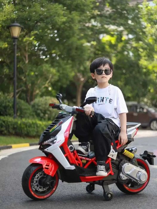 Акумулаторен MOTOR RIMINI V6RR 12V батерия,MP3 плейър