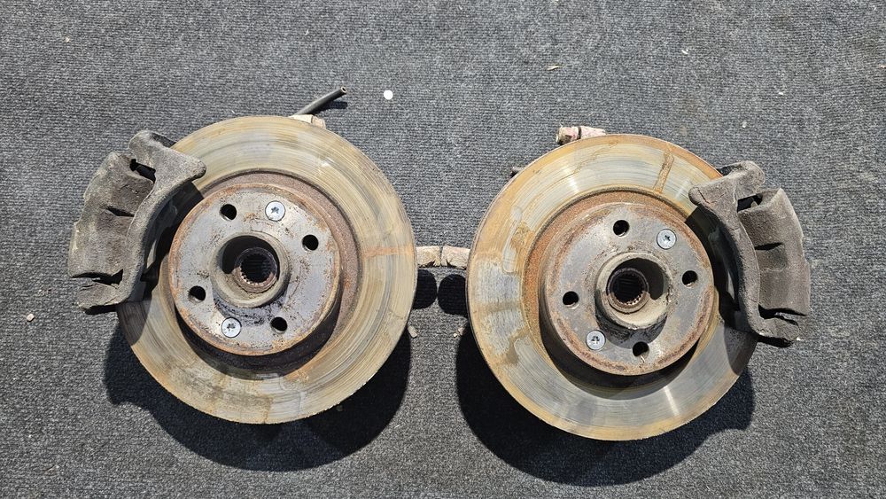 Frane fata Dacia Logan 1