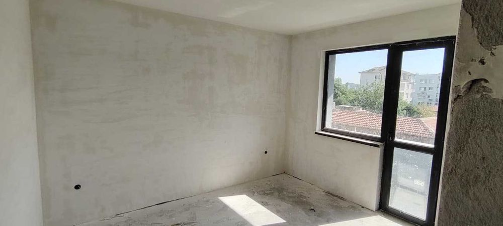 Апартамент с ТРИ СПАЛНИ в кв. Каменни, гр. Хасково