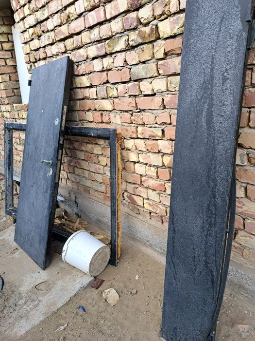 Дверь уличная двустворчатая