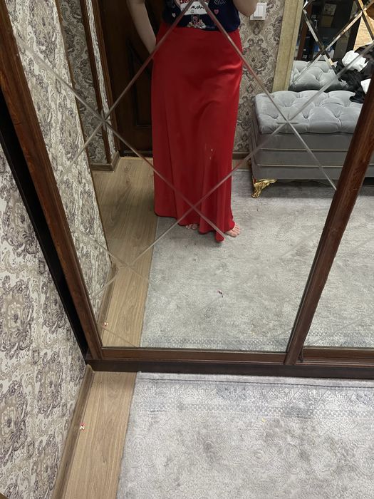 Қизил атлас юбка