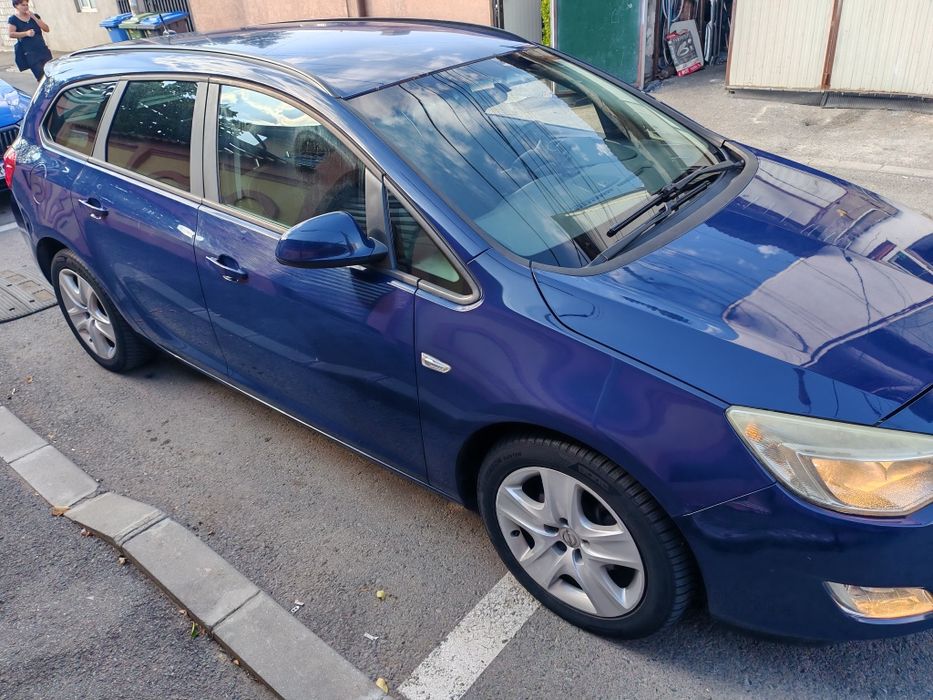 Opel Astra J Sport Tourer 

An fabricatie 2011
Itp si asigurare valabi
