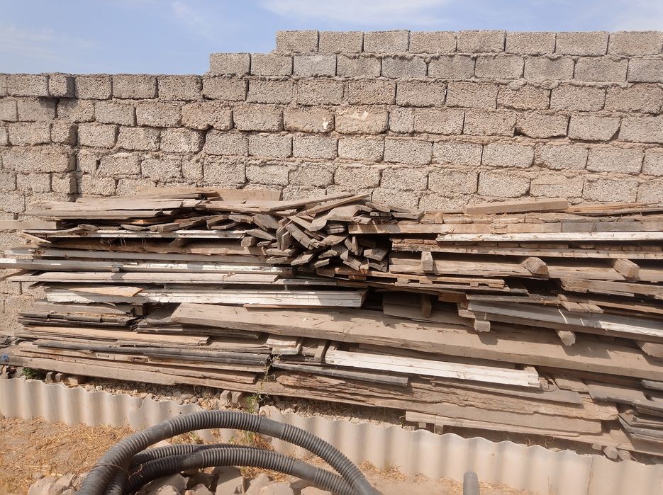 Продаются доски черныи потолок