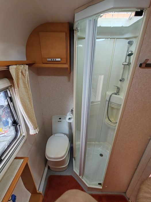 Vând rulota Beiley senator