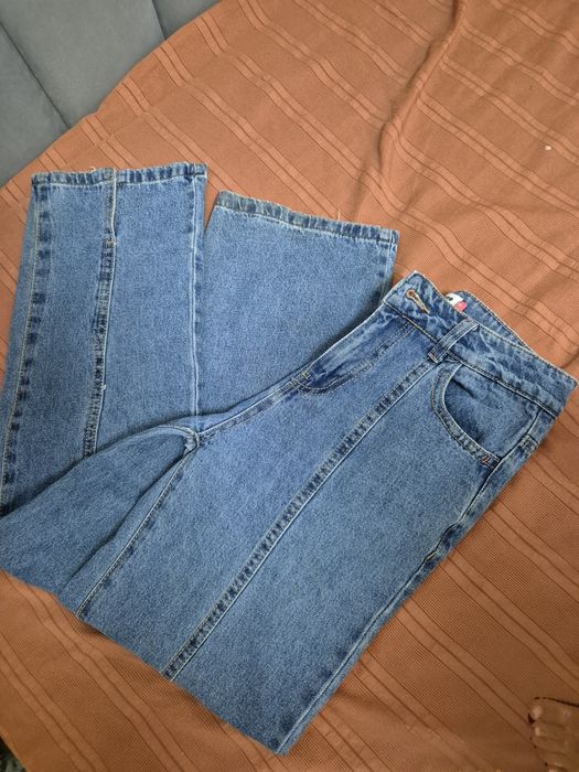 Продам джинсы для девочки