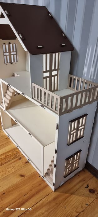 Большой кукольный домик