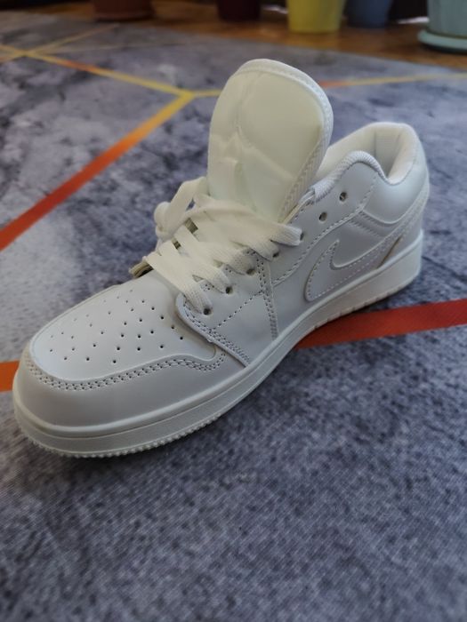 Продам Белые Форсы