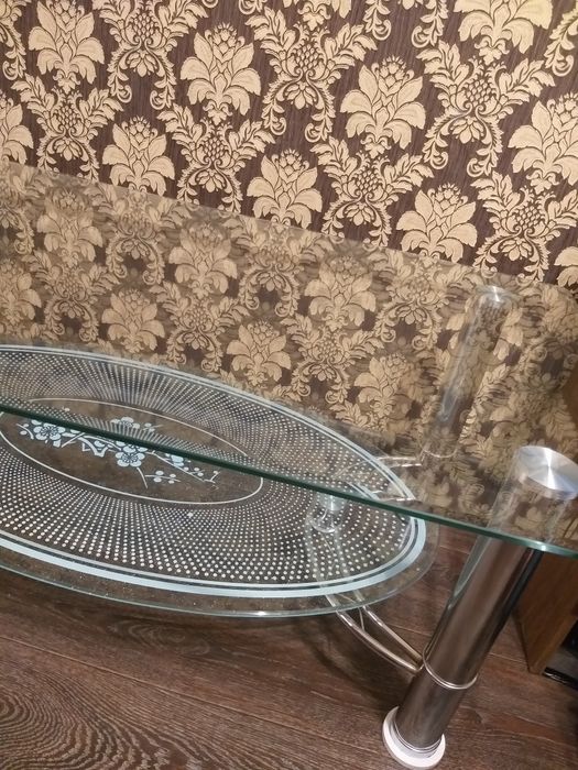 Продам стол стеклянный