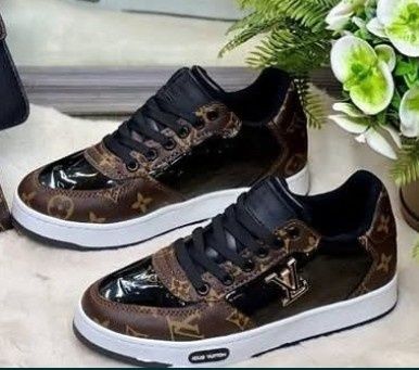 Adidasi Louis Vuitton damă, super model, saculet, etichetă