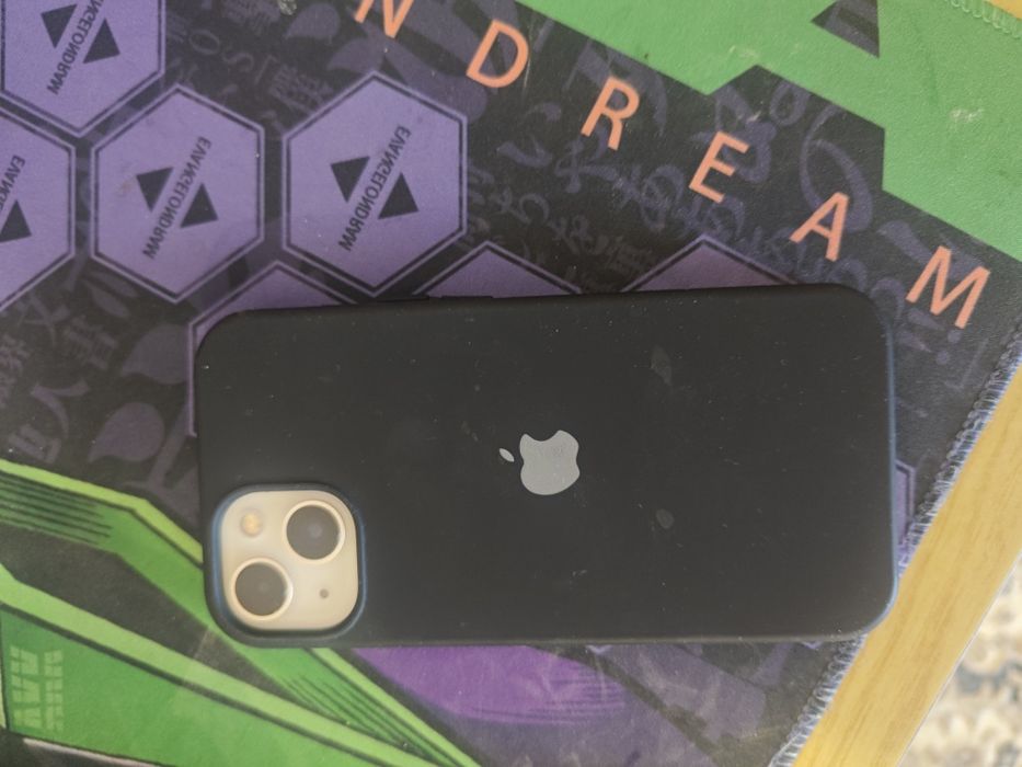 продаю iPhone 13