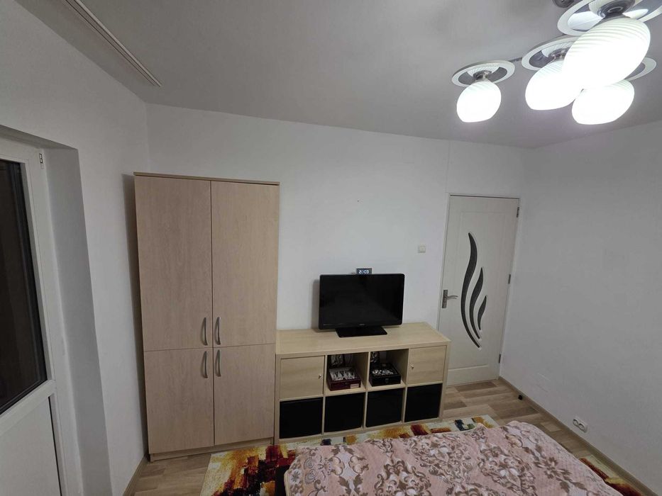Proprietar vand apartament 2 camere decomandate, Crangasi
