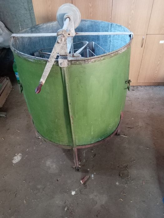 Centrifugă pentru 4 rame