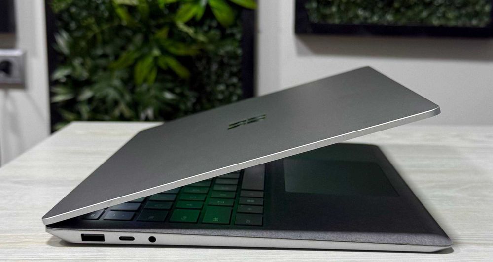 Microsoft Surface Laptop 5 Black 13.5" 2K Сенсор i7 1260U 16GB/512GB