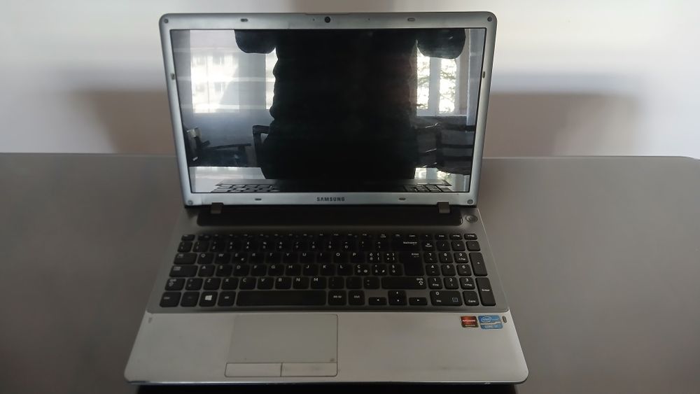 Laptop Samsung Series 3 NP350V5C | Intel i7 Quad-Core | Placă video dedicată 2GB