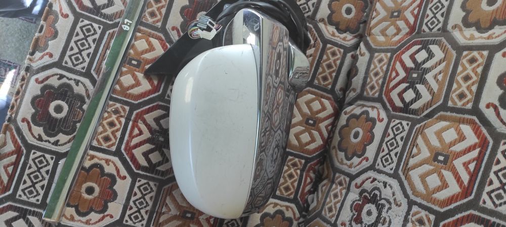 Продам зеркало на Кадиллак Эскалейд 3, 2007 года