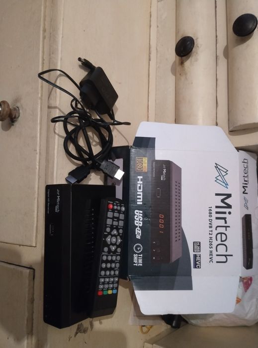 Продавам цифров тунер приемник