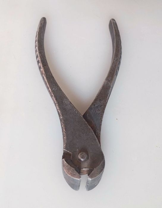 Клещи-кусачки старинные. СССР.