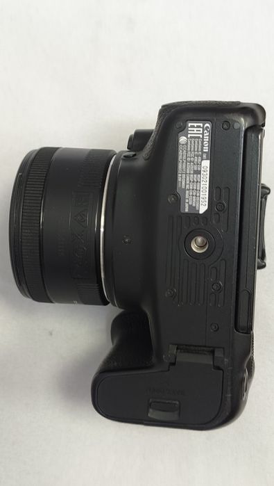 Продаю canon 77 d