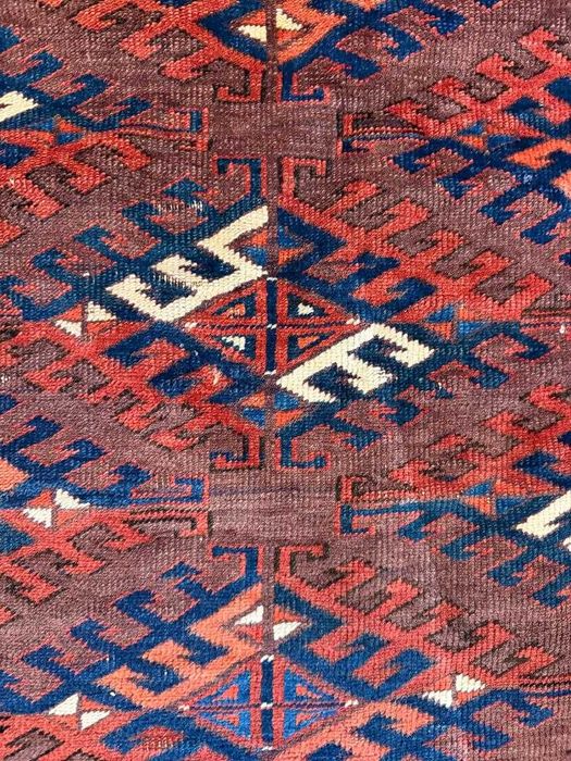 Covor antic Yamoud din Turkmenistan, tesut manual