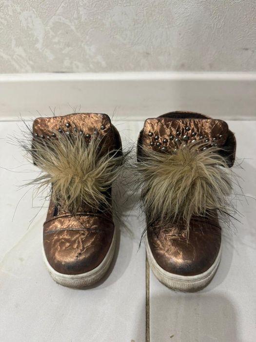 Бәтенкелер сатылады