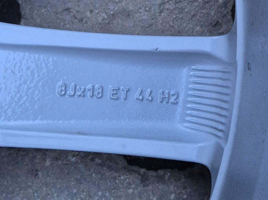 Două jante de aliaj originale VW Passat CC pe R18
Opel distanța 5X112,