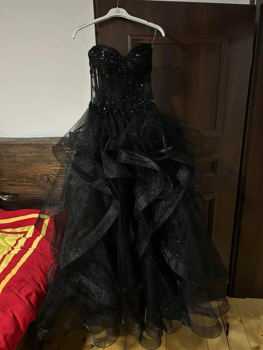 Абитуриентската рокля