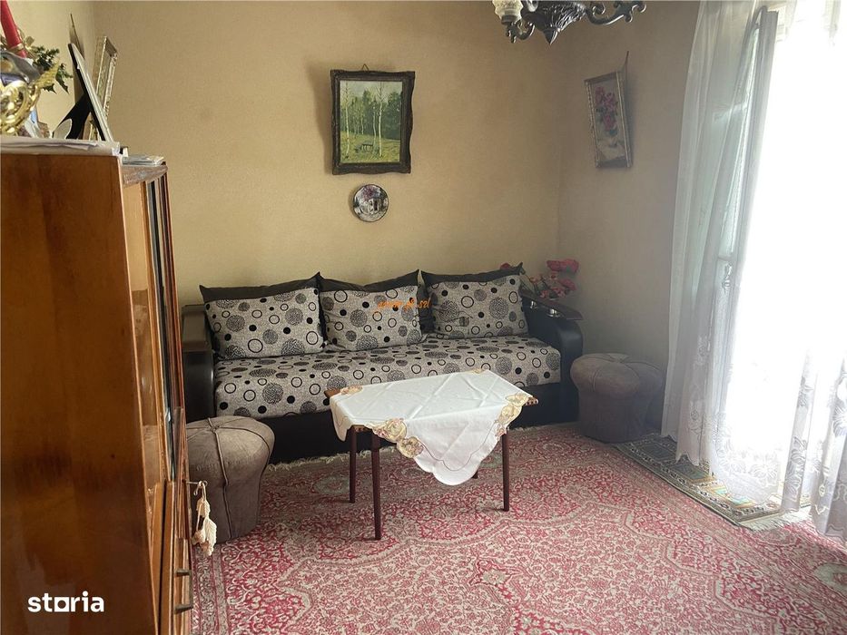 Apartament 3 camere , zona Scoala nr 10 , et 78 , decomandat , liber