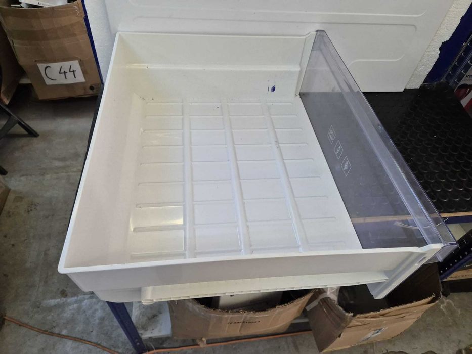 Cutie XXL , compartiment legume fructe combina , frigider Beko RCNE520E20DZM 575 x 485 x 185 mm in stare buna / R22