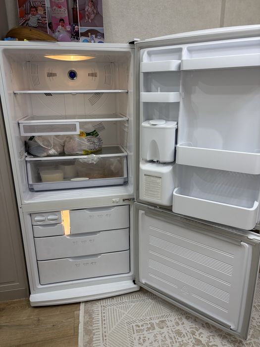 На продажу Холодильник Samsung