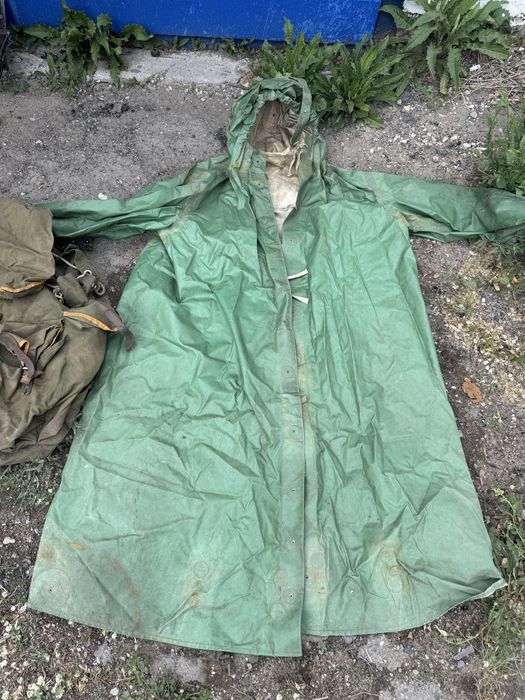 Плащ резиновый советский целый  дождевик