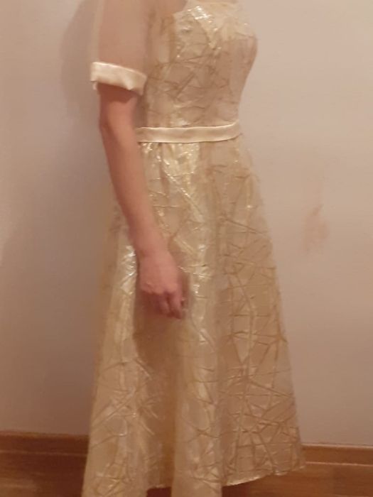 Продам платья по 5тысяч