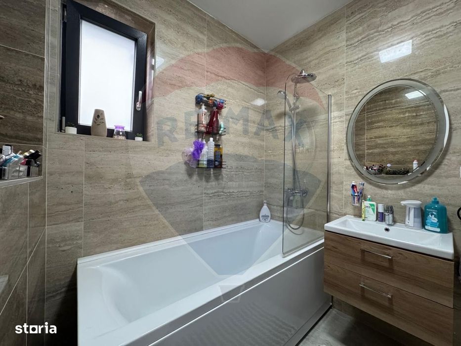 Apartament cu 3 camere, 2 bai, 2 balcoane, parcare-zona Uta