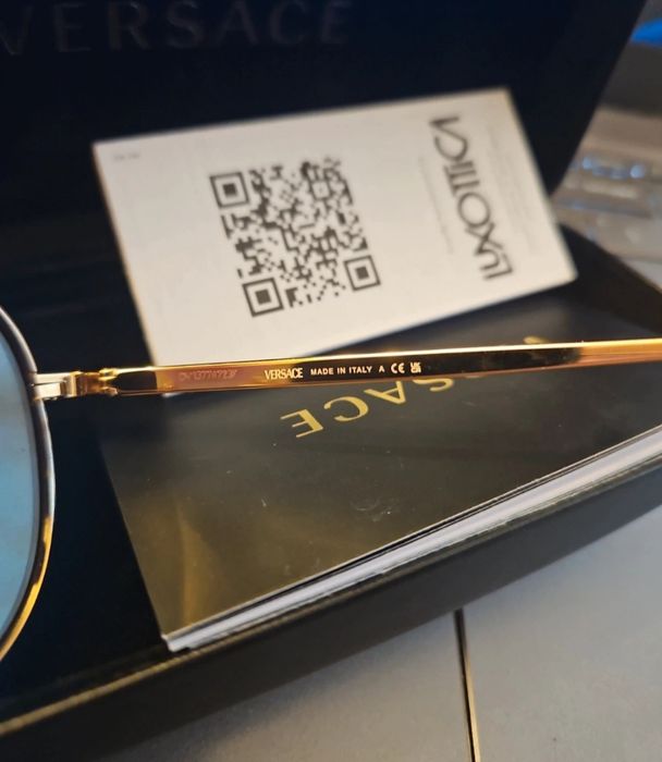 Vand ochelari de soare Versace