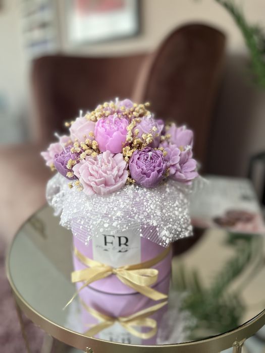 Перфектен подарък за жена букет от свещи изработени ръчно