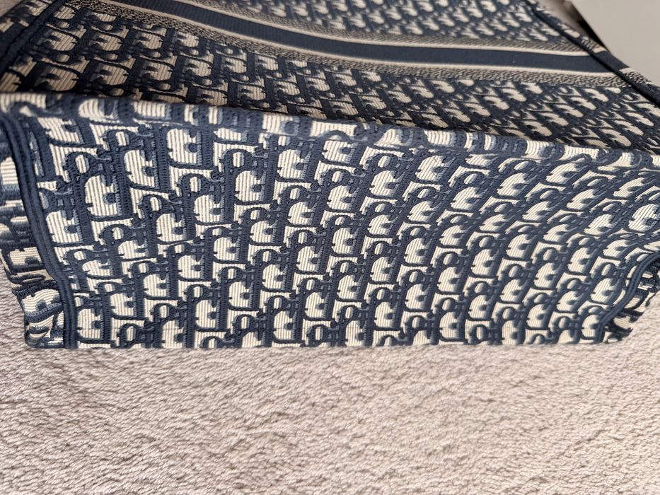 Dior book tote medium