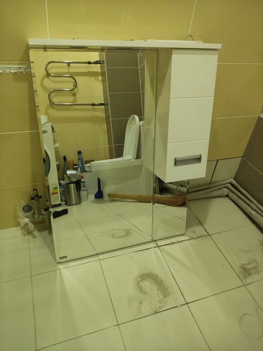 Продам шкаф с зеркалом для ванны