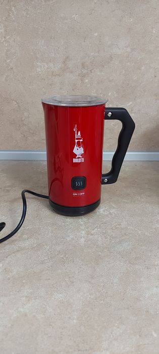 Електрически Капучинатор (разпенител за мляко)