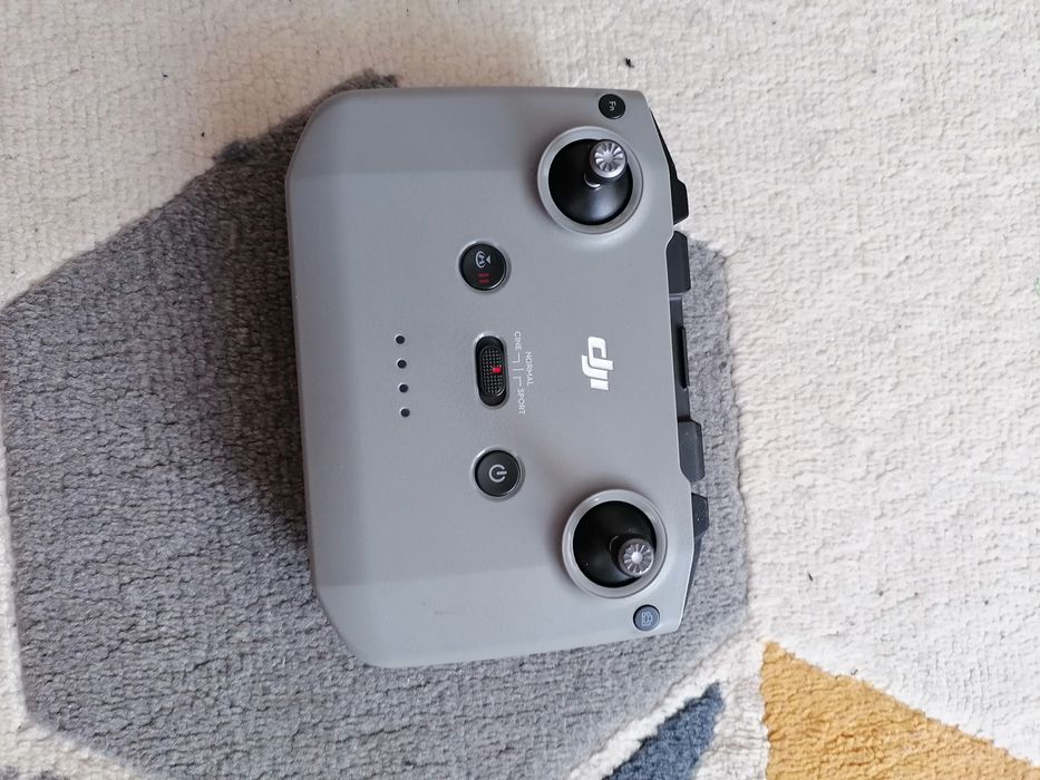 DJI Mini 3 - Ca Nouă (Doar 8 încărcări), 2 baterii+ hub de incarcare