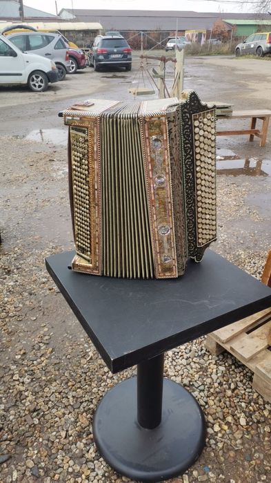 Acordeon vechi preț 1100 lei