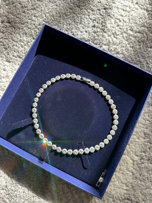 Vand colier swarovski.