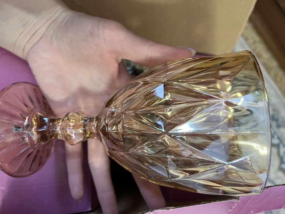 Стеклянные бокалы