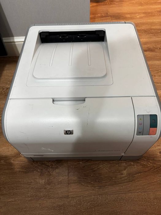 принтер HP Color LaserJet CP1215