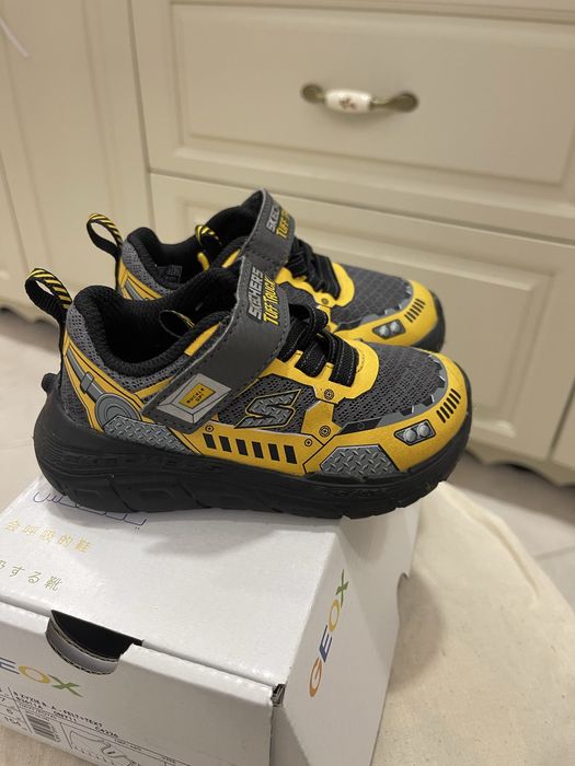 Adidasi copii SKETCHERS,marimea 23