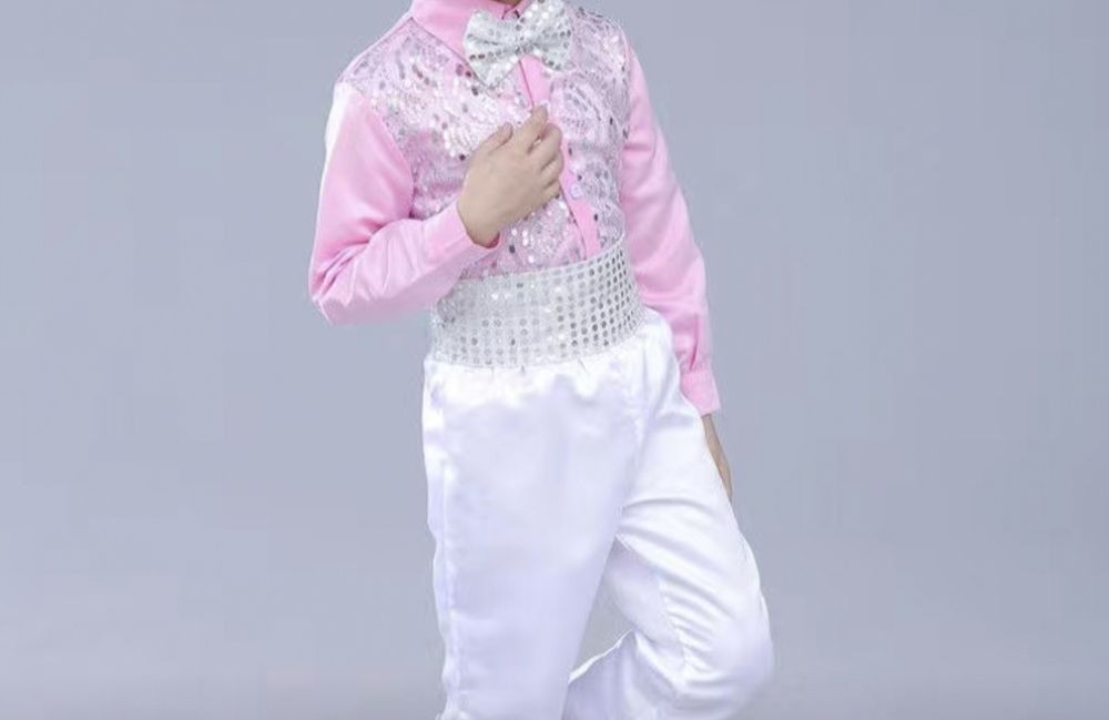 На прокат мальчиковый костюм.